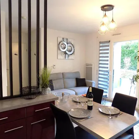 - En Rez-de-chaussee Amenage Avec Elegance - Jardin Privatif * Royan