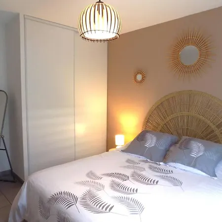 - En Rez-de-chaussee Amenage Avec Elegance - Jardin Privatif Royan