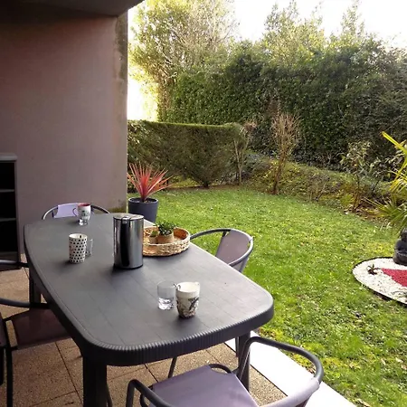- En Rez-de-chaussee Amenage Avec Elegance - Jardin Privatif Royan