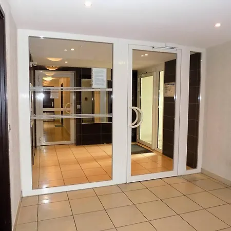 Apartamento - En Rez-de-chaussee Amenage Avec Elegance - Jardin Privatif *