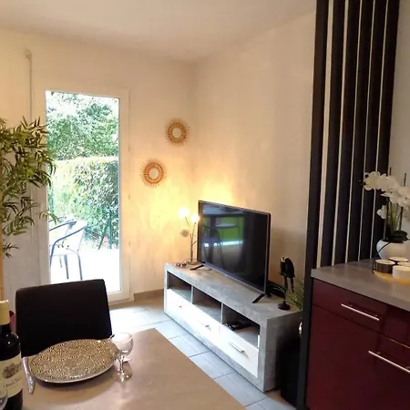 Apartamento - En Rez-de-chaussee Amenage Avec Elegance - Jardin Privatif