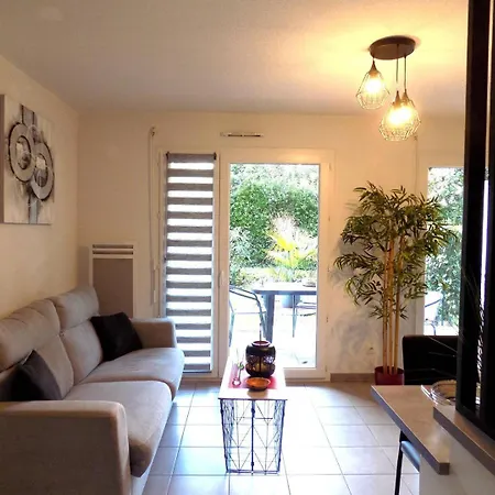 - En Rez-de-chaussee Amenage Avec Elegance - Jardin Privatif Apartamento