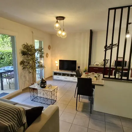 - En Rez-de-chaussee Amenage Avec Elegance - Jardin Privatif Apartament *