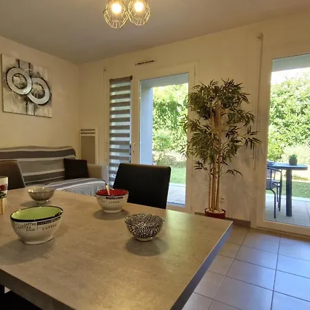 Apartment - En Rez-de-chaussee Amenage Avec Elegance - Jardin Privatif *