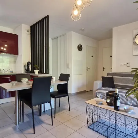 - En Rez-de-chaussee Amenage Avec Elegance - Jardin Privatif * Royan