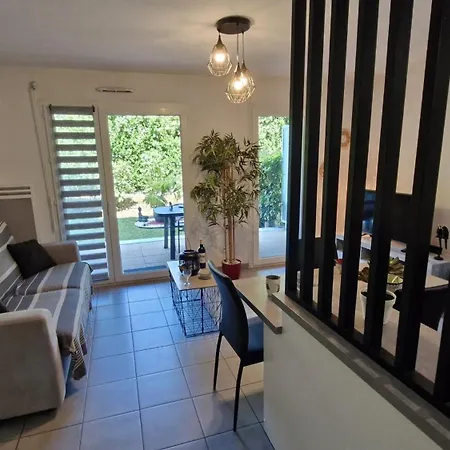 - En Rez-de-chaussee Amenage Avec Elegance - Jardin Privatif Apartment *