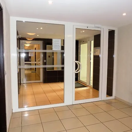 - En Rez-de-chaussee Amenage Avec Elegance - Jardin Privatif Royan