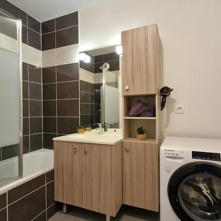 Apartment - En Rez-de-chaussee Amenage Avec Elegance - Jardin Privatif