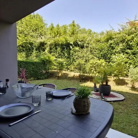 - En Rez-de-chaussee Amenage Avec Elegance - Jardin Privatif Apartment Royan